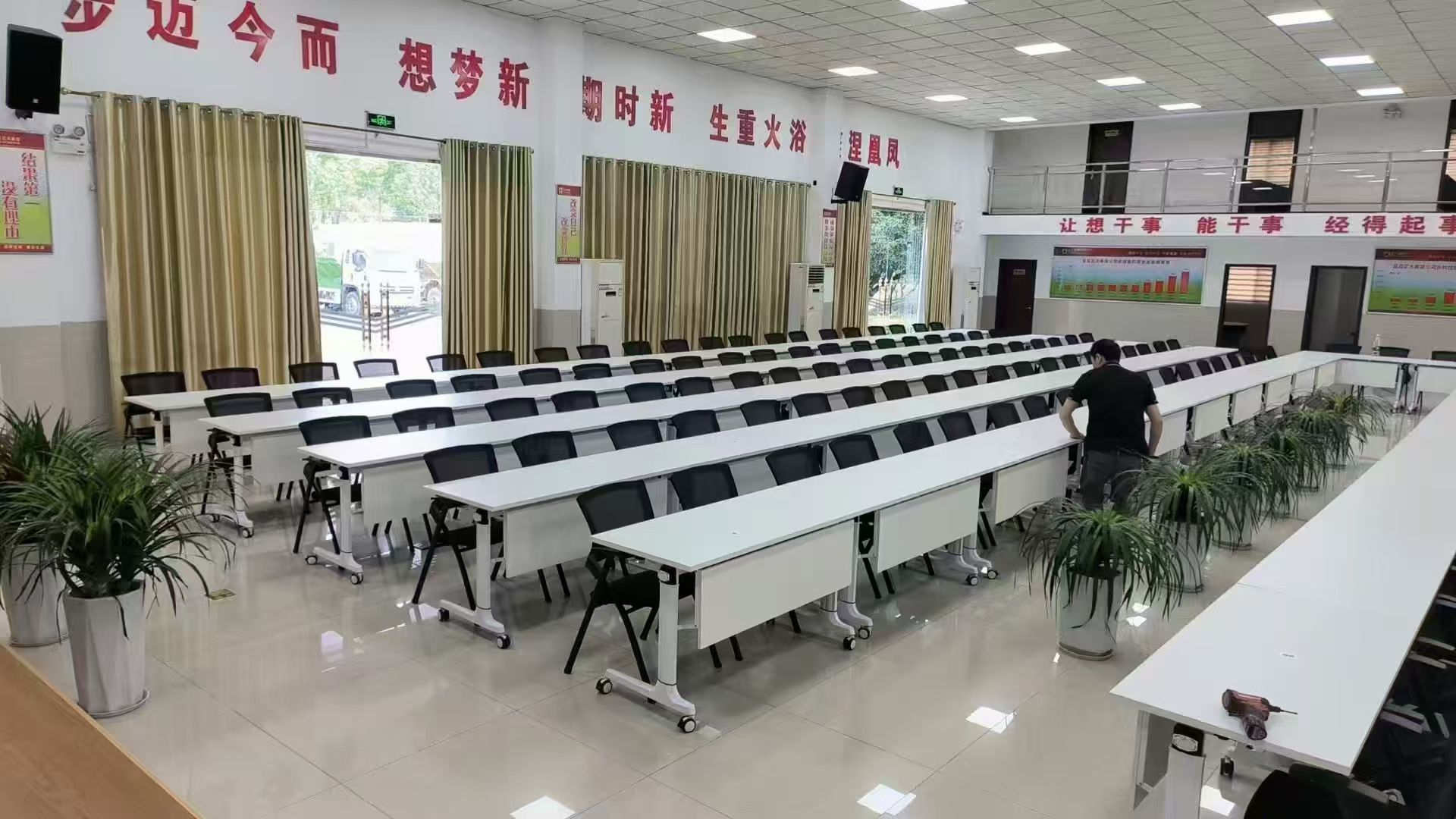 Collaborative Folding Desk and Folding Chair for Large Scale Meeting